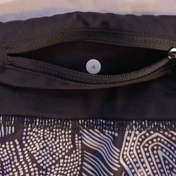 Lululemon speed short. Size 4 - Picture 4 of 6